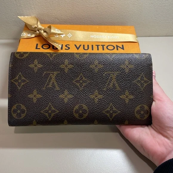 Louis Vuitton Emilie Wallet - Picture 2 of 5